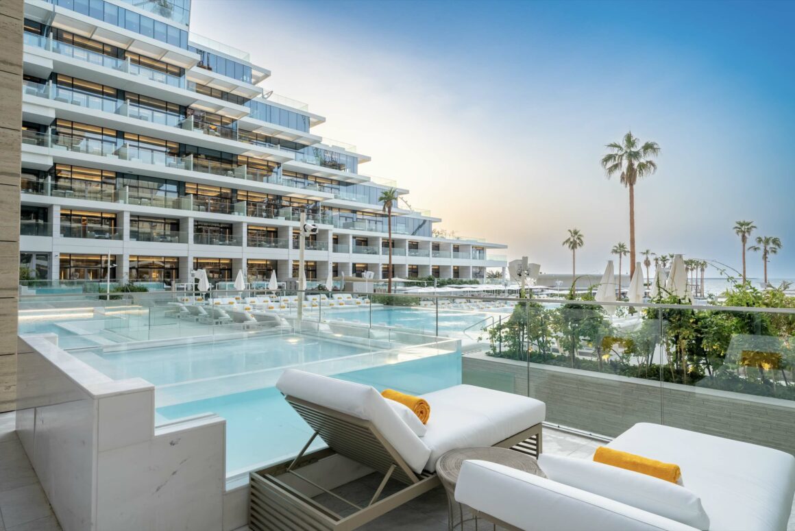 FIVE Luxe