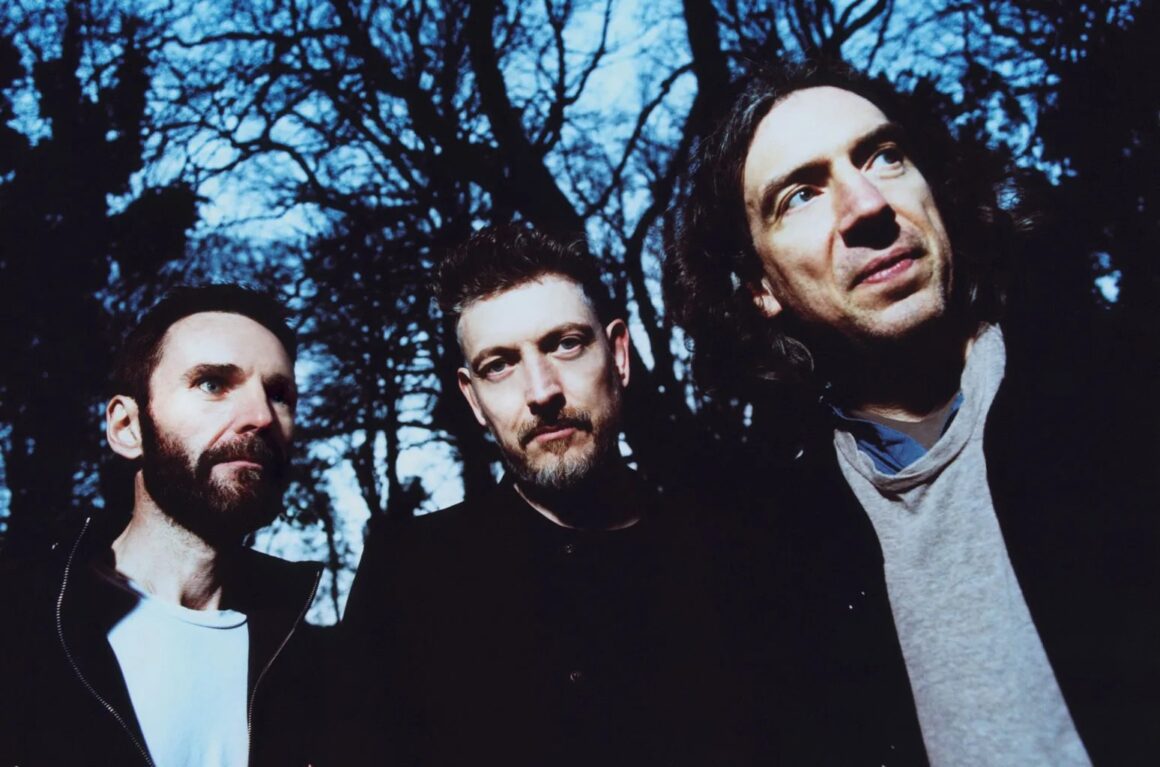 SNOW PATROL CLUB SOCIAL