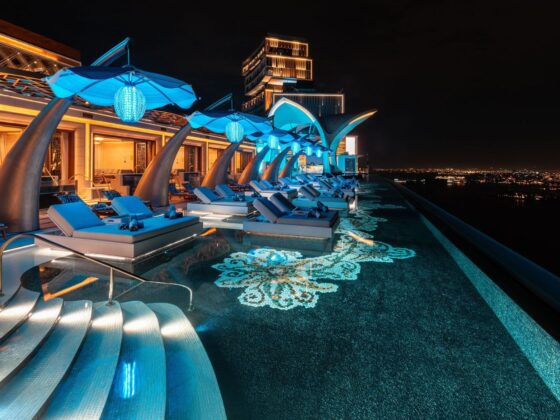 Cloud 22, Atlantis The Royal_Loungers_Pool