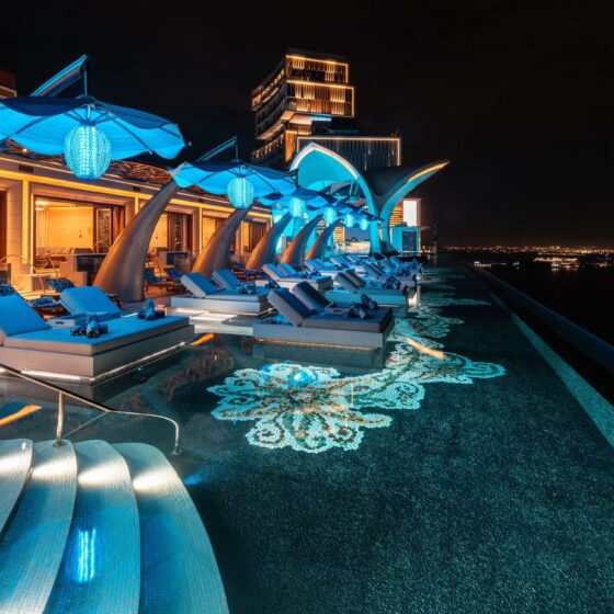 Cloud 22, Atlantis The Royal_Loungers_Pool